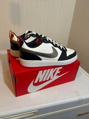 Nike Kids Court Borough Low 2 SE (GS) BNIB!! Size 7Y. DJ0040-100